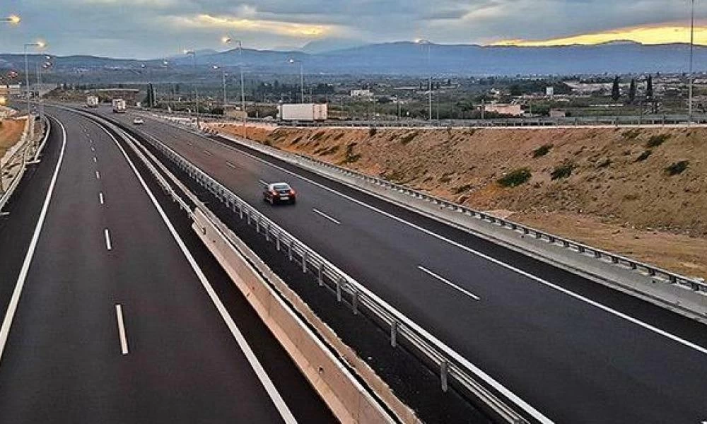 Απίστευτο! Αυτοκίνητο χωρίς οδηγό πέρασε στο αντίθετο ρεύμα